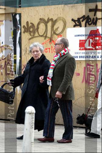 Amsterdam 27 maart 2004
Joop Braakhekke met moeder op PC Hooftstraat