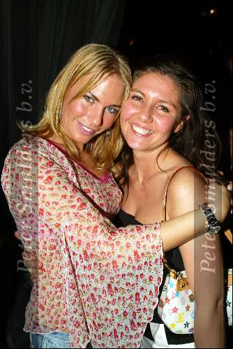 Amsterdam 3 maart 2004
Presentatie nieuw magazine Jacky in Jimmy Woo.
Ellekmieke  Vermolen en Josefine v Asdonk