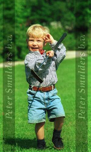 Eindhoven 16 Mei 1993.
Junior Smulders net 2 jaar oud met papa en mama golfend op golfbaan Welschap.    Golfen