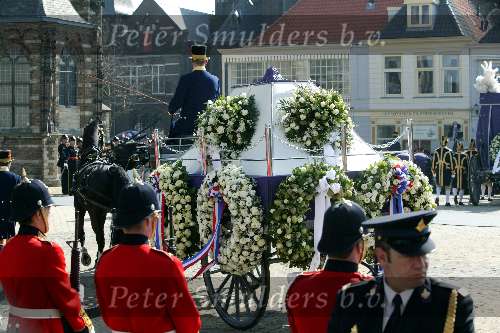 Delft 30 maart 2004
Begrafenis prinses Juliana in Grote kerk 
koets met kist