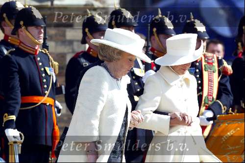 Delft 30 maart 2004
Begrafenis prinses Juliana in Grote kerk 
Koningin Beatrix en Prinses Irene