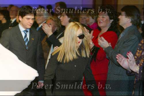 Amsterdam 14 maart 2004
Modeshow Paul Schulten in het Okura hotel.
Madonna bij modeshow. De werkelijke naam van deze dame is Angelique Bosman uit het Brabantse Waalre en was als grap bedoeld voor de couturier Schulten.