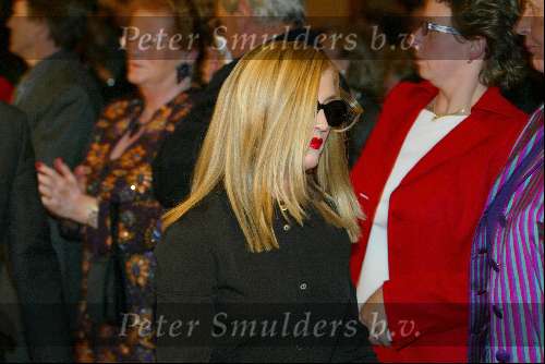Amsterdam 14 maart 2004
Modeshow Paul Schulten in het Okura hotel.
Madonna bij modeshow. De werkelijke naam van deze dame is Angelique Bosman uit het Brabantse Waalre en was als grap bedoeld voor de couturier Schulten.