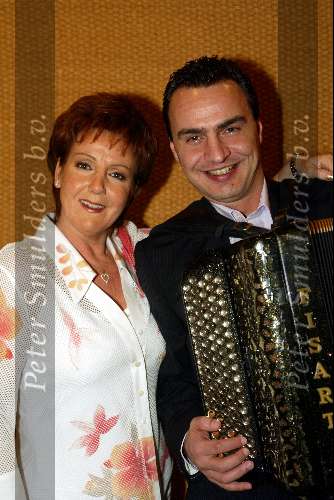 Weert, 29 Maart 2004
Marianne Weber met accordeonist