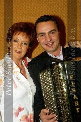 Weert, 29 Maart 2004
Marianne Weber met Accordeonist