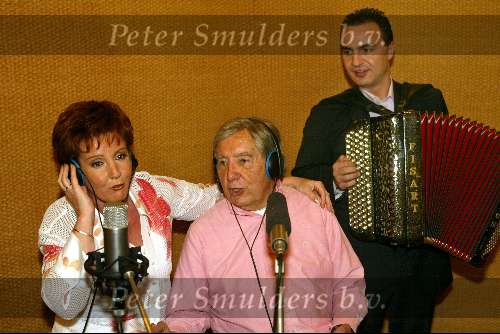Weert, 29 Maart 2004
Marianne Weber  en Johnny Hoes met accordeonist