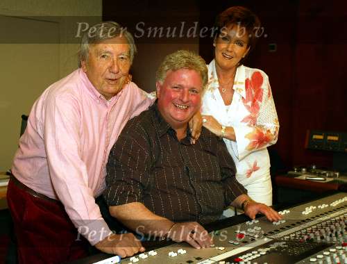 Weert, 29 Maart 2004
Marianne Weber met Johnny Hoes en Emile Hartkamp