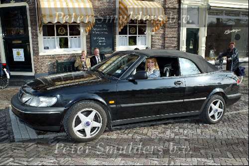 Muiden 29 maart 2003
Presentatie dvd Gerard Joling bij Cafe ome Ko in Muiden.
Marielle Bastiaansen met cabrio