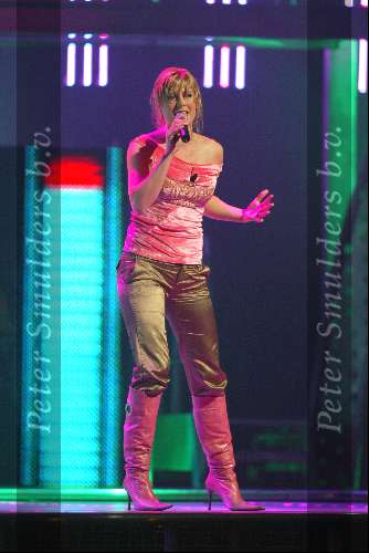 Hilversum 6 maart 2004
Idols in studio 22. Maud Idols tijdens haar optreden
Eerste finale ronde 2004