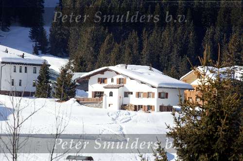 Lech 17 maart 2004
Prinses Maxima, Prins Willem Alexander en  Prinses Amalia   in Lech.  Het Chalet waar zij hun vakantie doorbrachten