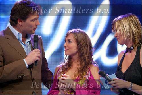 Hilversum 6 maart 2004
Idols in studio 22.  
Tooske Breugem en Reinout Oerlemans en Meike Idols
Eerste finale ronde 2004