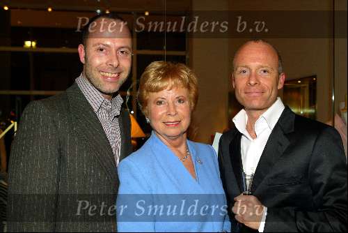 Amsterdam 13 maart 2004
Modeshow Mart Visser in het Hilton.
Mart Visser met moeder en broer