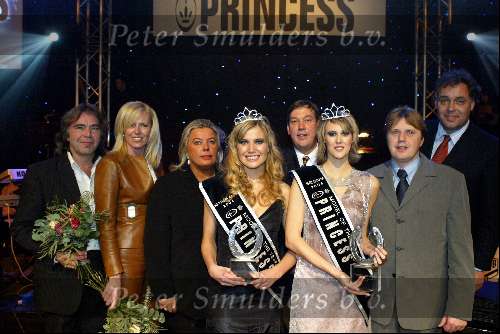 Wernhout 28 maart 2003
Princess Model of the year verkiezing.
Deborah Hazenbroek (miss Nederland), Aad Ouborg en Kimberly (Miss Belgie) Els Ouborg Govert de Roos en Monique Collignon