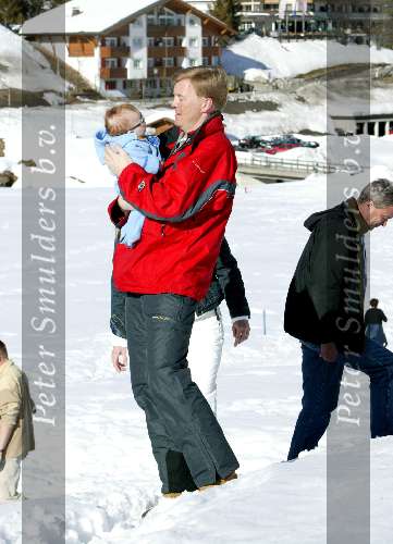 Lech 17 maart 2004
Prinses Maxima, Prins Willem Alexander en  Prinses Amalia   in Lech.