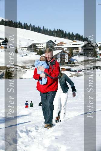 Lech 17 maart 2004
Prinses Maxima, Prins Willem Alexander en  Prinses Amalia   in Lech.