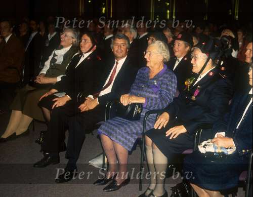 Amsterdam 8 Oktober 1993
Prinses Juliana  met haar vriendin Majoor Boszhart Cecile Dreesman en Klaas Wilting