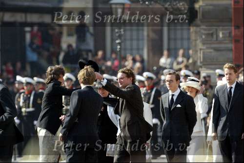 Delft 30 maart 2004
Begrafenis prinses Juliana in Grote kerk .Prinses Marilene hoed Prins Bernhard Jr. Prins Jaime