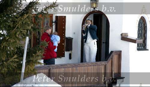 Lech 17 maart 2004
Prinses Maxima, Prins Willem Alexander en  Prinses Amalia   in Lech. Maxima maakt foto\\\'s van Prins Willem Alexander en Prinses Amalia