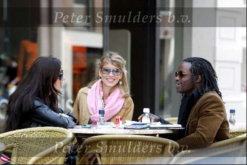Amsterdam 30 maart 2004
Regilio Tuur  op terras op pc hoofdstraat
Peter Smulders bv