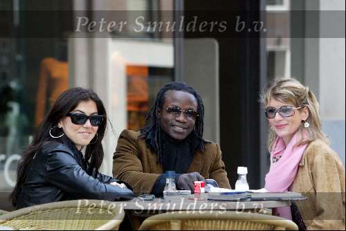 Amsterdam 30 maart 2004
Regilio Tuur  op terras op pc hoofdstraat