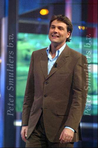 Hilversum 6 maart 2004
Idols in studio 22. 
De 10 finalisten met Reinout Oerlemans 
Eerste finale ronde 2004