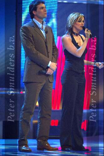 Hilversum 6 maart 2004
Idols in studio 22.
De 10 finalisten met Reinout Oerlemans en Tooske Breugem.
Eerste finale ronde 2004