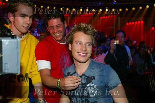 Hilversum 13 maart 2004
Finale Idols in studio 22 in Hilversum.
Robin Idols met vrienden