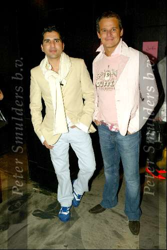 Amsterdam 3 maart 2004
Presentatie nieuw magazine Jacky in Jimmy Woo.
Rodrigo Otazu en Leco v  Zadelhoff