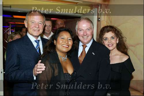 Wernhout 28 maart 2003
Princess Model of the year verkiezing.
Ronnie Tober met Jan Jochems en Justine Pelmelay