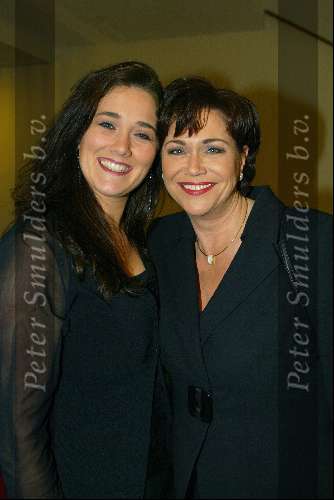 Amsterdam 14 maart 2004
Modeshow Paul Schulten in het Okura hotel.
Tineke Verburg met nichtje