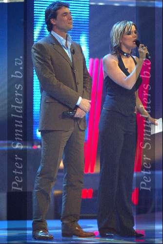 Hilversum 6 maart 2004
Idols in studio 22.
De 10 finalisten met Reinout Oerlemans en Tooske Breugem.
Eerste finale ronde 2004