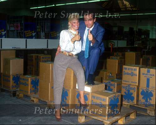 Schiedam 1987 Vanessa ( Connie Breukhoven ) met haar nieuwe vriend Hans Breukhoven in het magazijn van Free Records