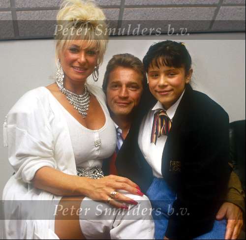 Connie Breukhoven als Vanessa met haar nieuwe vriend Hans Breukhoven en oudste dochter
1987