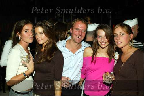Amsterdam 3 maart 2004
Presentatie nieuw magazine Jacky in Jimmy Woo.
Jeroen v d Mast met modellen(Elite) 2e van links Wendy Dubbelt