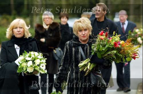 Dieren 13 maart 2004
Crematie van Albert Mol.
Willeke Alberti en Jenny Arian