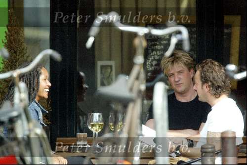 Amsterdam 29 maart 2003
Wim Kieft met ex vrouw Silvia en haar nieuwe vriend op een terras