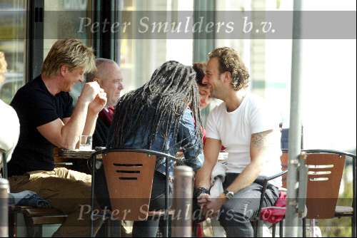 Amsterdam 29 maart 2003
Wim Kieft met ex vrouw Sylvia Kieft en haar nieuwe vriend op een terras