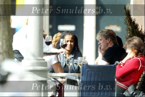 Amsterdam 29 maart 2003
Wim Kieft met ex vrouw Sylvia Kieft en haar nieuwe vriend op een terras