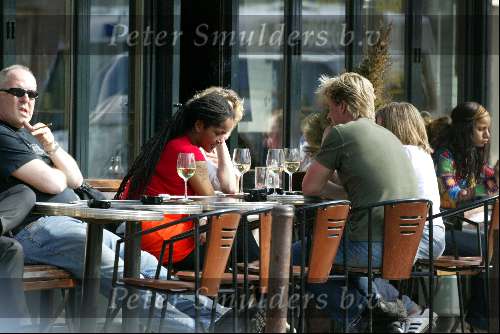 Amsterdam 30 maart 2004
Wim Kieft met ex vrouw Sylvia Kieft op terras
Tatoeage