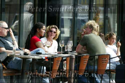 Amsterdam 30 maart 2004
Wim Kieft met ex vrouw Sylvia Kieft op terras
Tatoeage