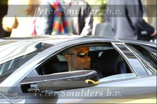 Amsterdam 27 maart 2004
Winston Bogarde met Lambourgini op PC Hooftstraat