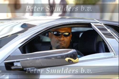 Amsterdam 27 maart 2004
Winston Bogarde met Lambourgini op PC Hooftstraat