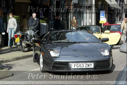 Amsterdam 27 maart 2004
Winston Bogarde met Lambourgini op PC Hooftstraat