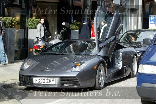 Amsterdam 27 maart 2004
Winston Bogarde met Lambourgini op PC Hooftstraat