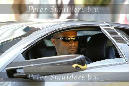 Amsterdam 27 maart 2004
Winston Bogarde met Lambourgini op PC Hooftstraat