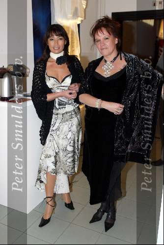 Wernhout 28 maart 2003
Princess Model of the year verkiezing.
Xandra Brood met collega