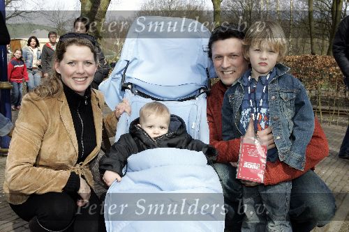 Kaatsheuvel  20 maart 2005
10 jaar princess in de efteling.
Bas Westerweel met Babette v Veen en kinderen