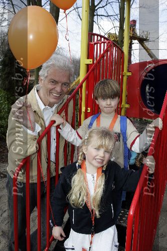 Biddinghuizen 25 januari 2005
Opening Walibi World.
Ben Cramer  met kleinkinderen