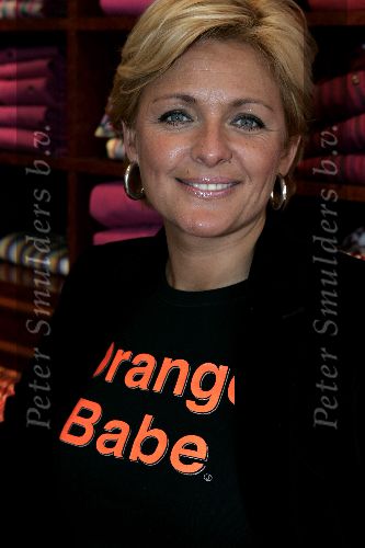 Amsterdam 26 maart 2005
Bn ers verkopen bij Oger voor Orange Babies. 
Caroline Tensen