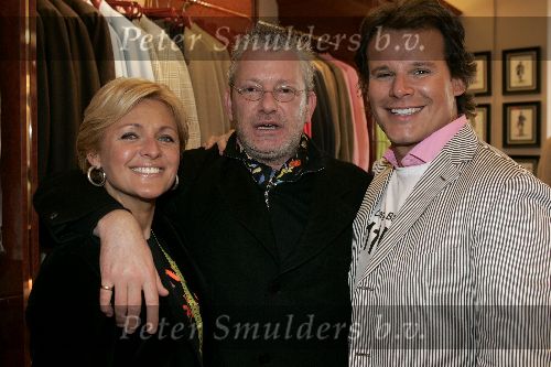 Amsterdam 26 maart 2005
Bn ers verkopen bij Oger voor Orange Babies. 
Caroline Tensen en John Kattenburg en Leco v Zadelhoff